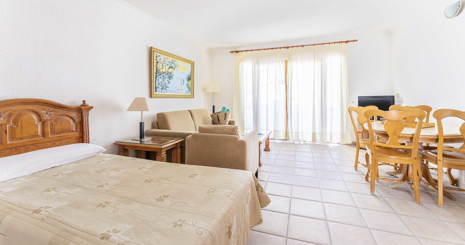 Beverly Hills Suites photo 19