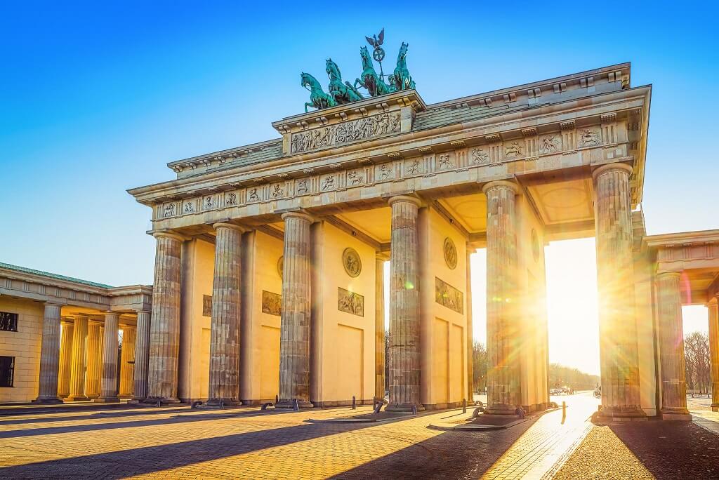 the brandenburg gate in berlin